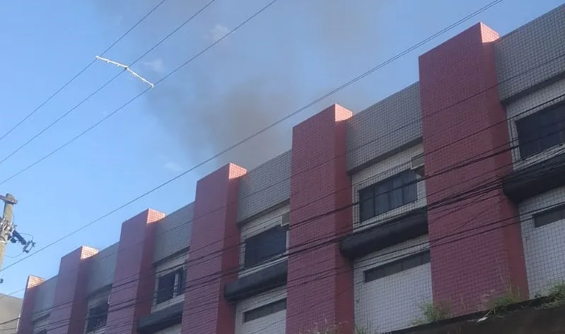 Incêndio em motel deixa três pessoas feridas em Cariacica