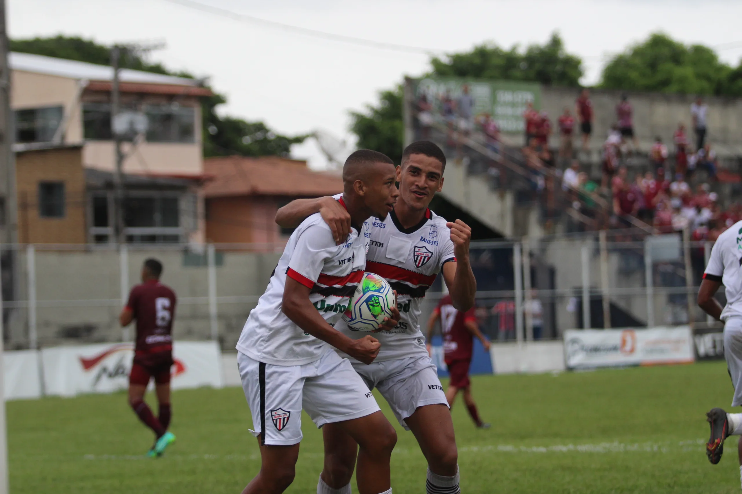 Serra marca nos acréscimos e arranca empate com a Desportiva no Capixabão