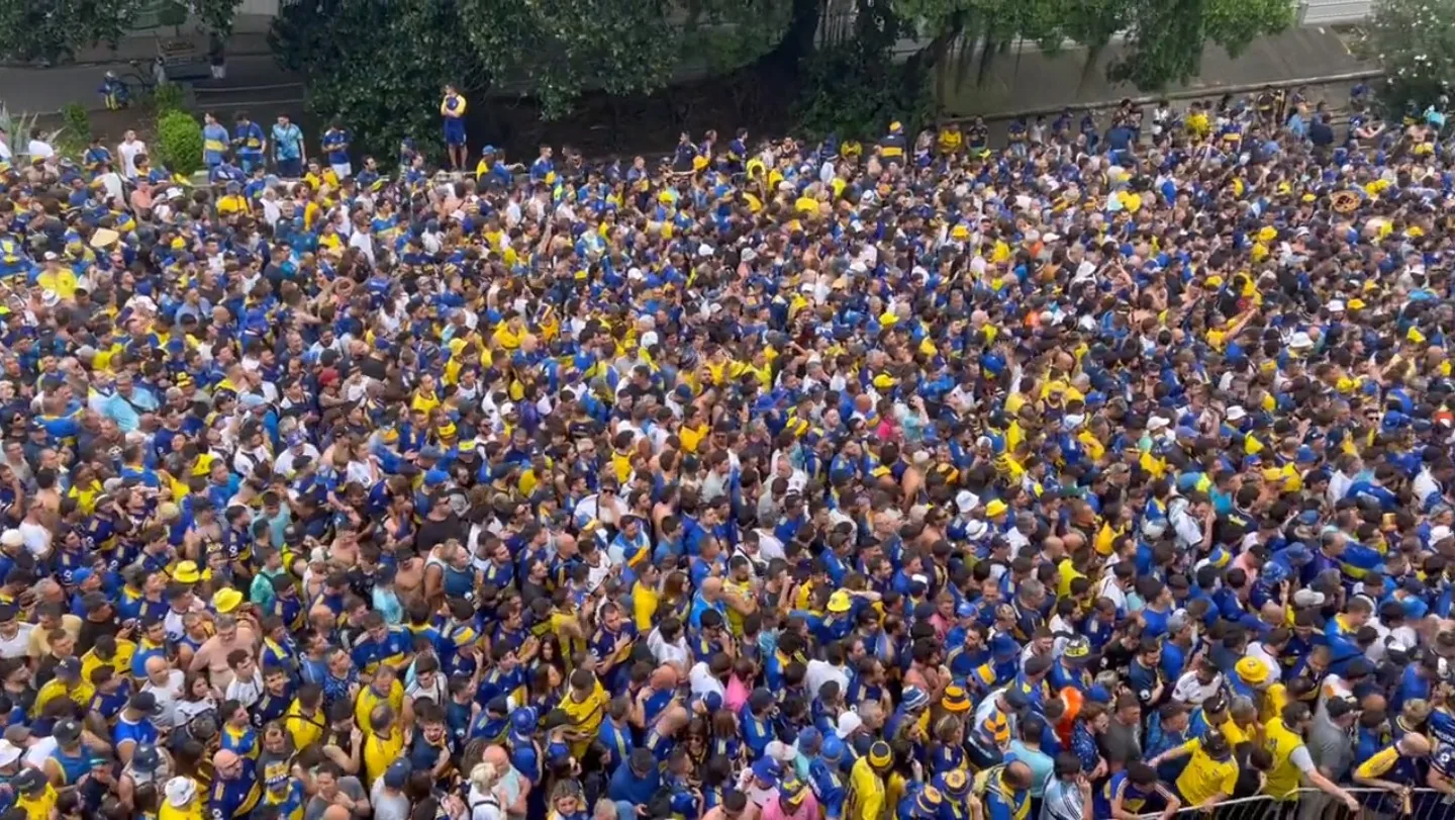 Torcida do Boca entra em conflito com PM nos arredores do Maracanã