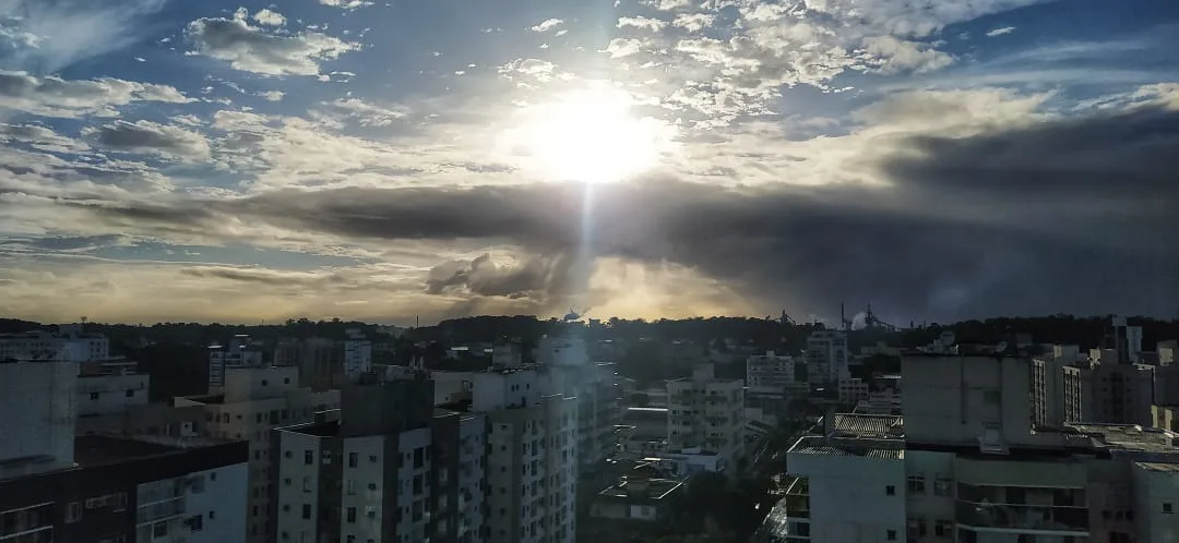 Final de semana com tempo instável e possibilidade de chuva a qualquer momento no ES