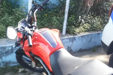 Suspeito de gerenciar tráfico de drogas em Jacaraípe é preso com moto roubada