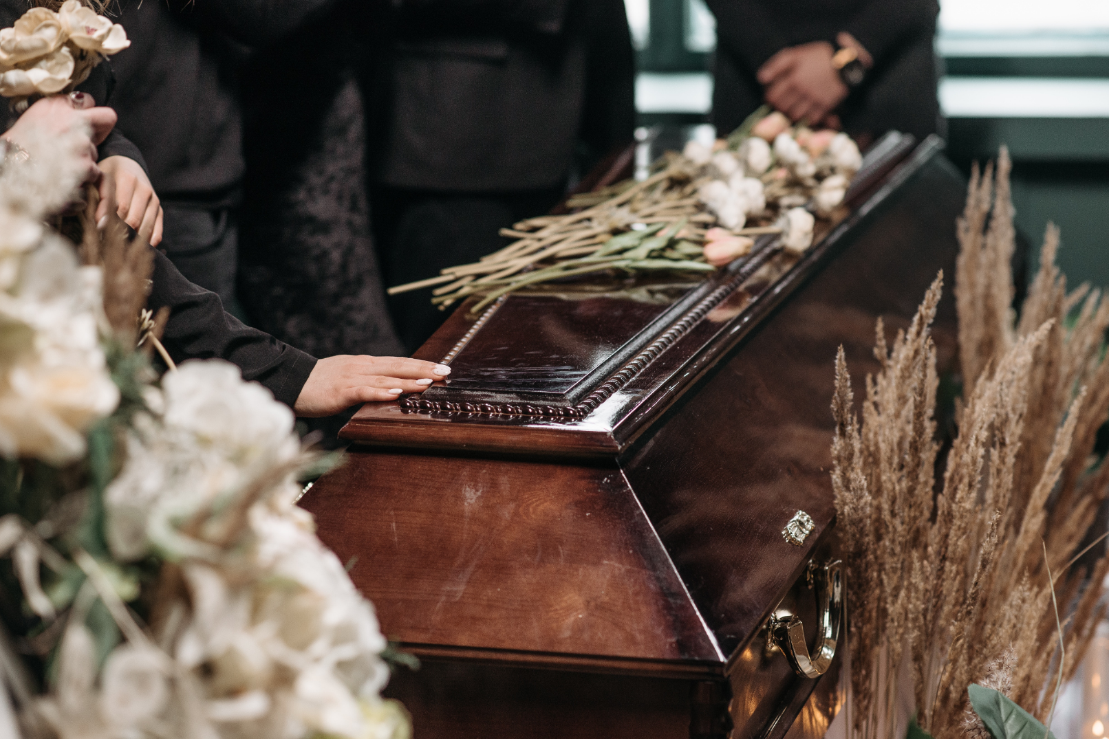 Deputado do ES quer proibir caixões expostos por funerárias em vias públicas