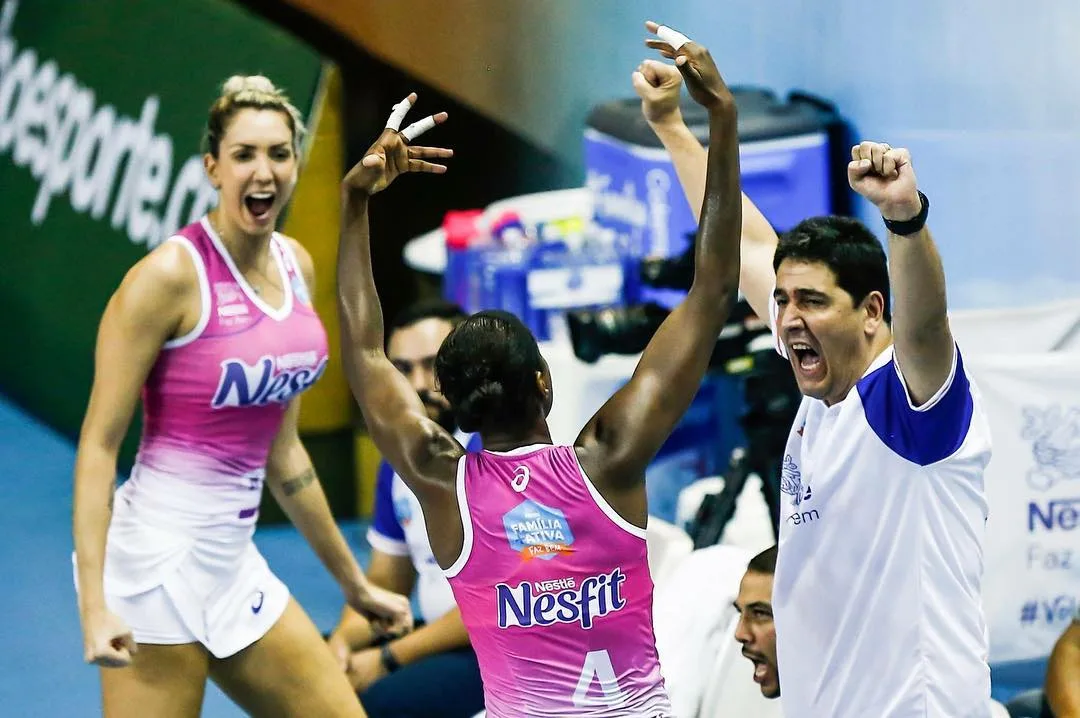 Vôlei Nestlé vence Rexona em casa e abre vantagem nas semifinais da Superliga