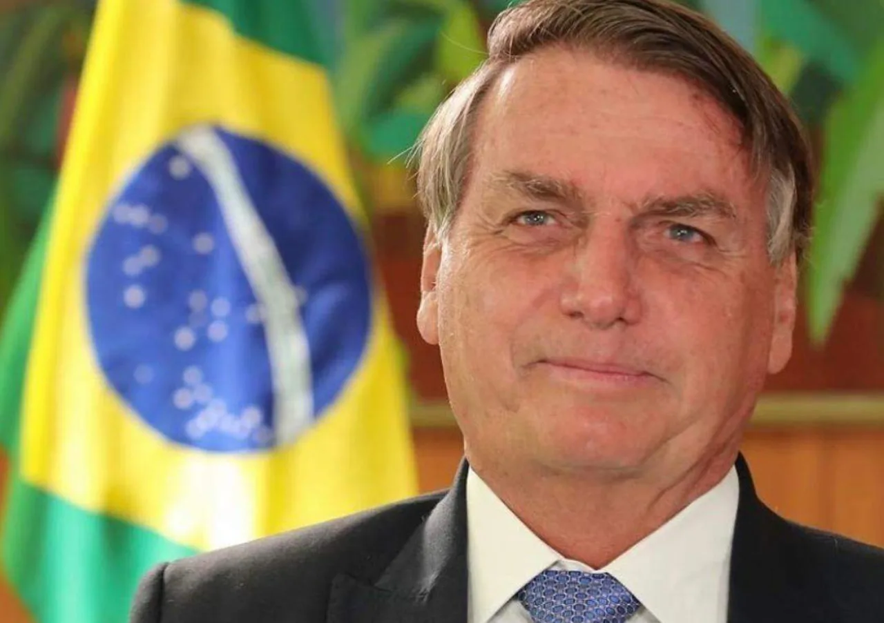 Justiça suspende multa de R$ 10 mil do Ibama contra Bolsonaro por pescaria em área protegida