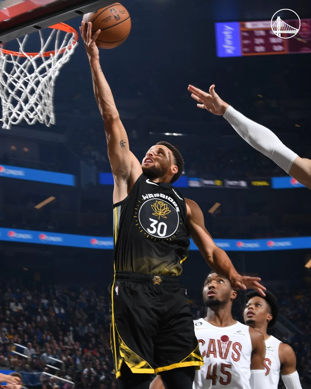 Stephen Curry brilha e comanda vitória do Golden State Warriors na NBA