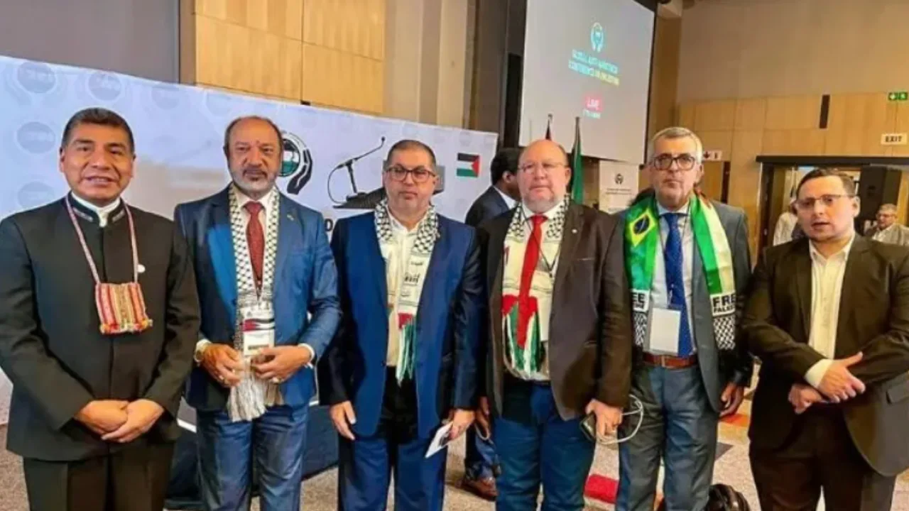 Deputado do PT posta foto com líder do Hamas em evento pró-Palestina