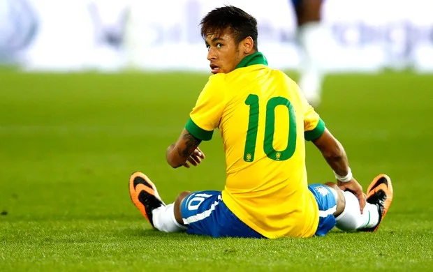 Neymar sofre leve torção mas não preocupa para jogo contra a Colômbia