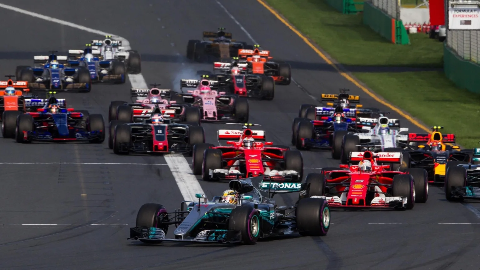 Palmer e Grosjean são punidos e largam da última fila do grid no GP da China