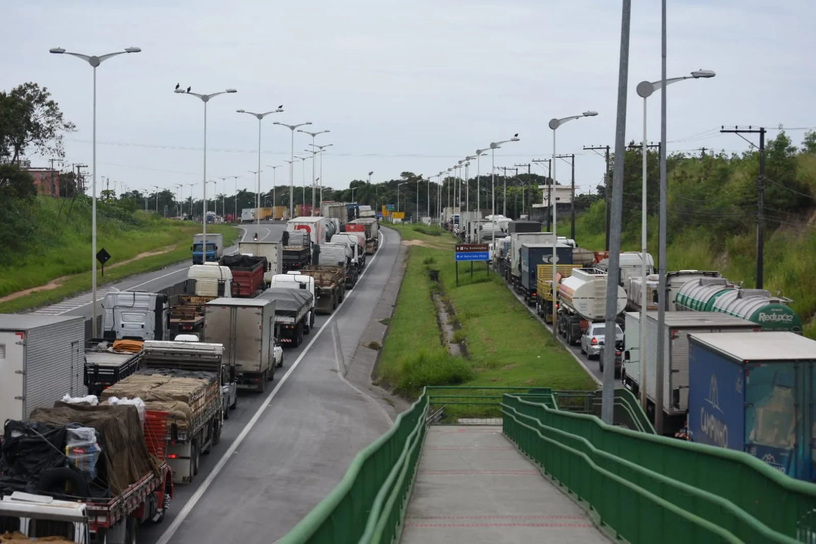 Protesto acaba, mas trânsito quilométrico chega à Rodovia do Contorno; veja vídeo