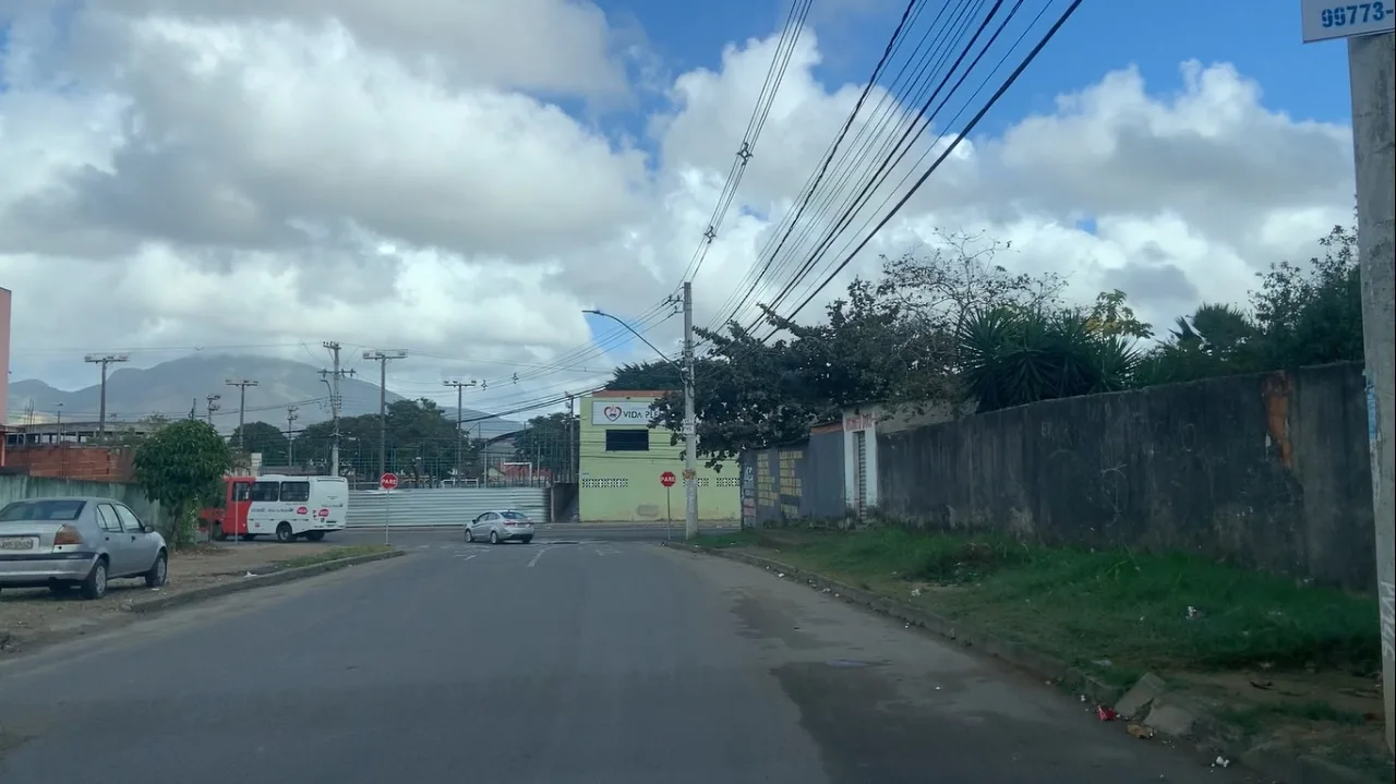 VÍDEO | Suspeito é baleado durante confronto com a PM na Serra