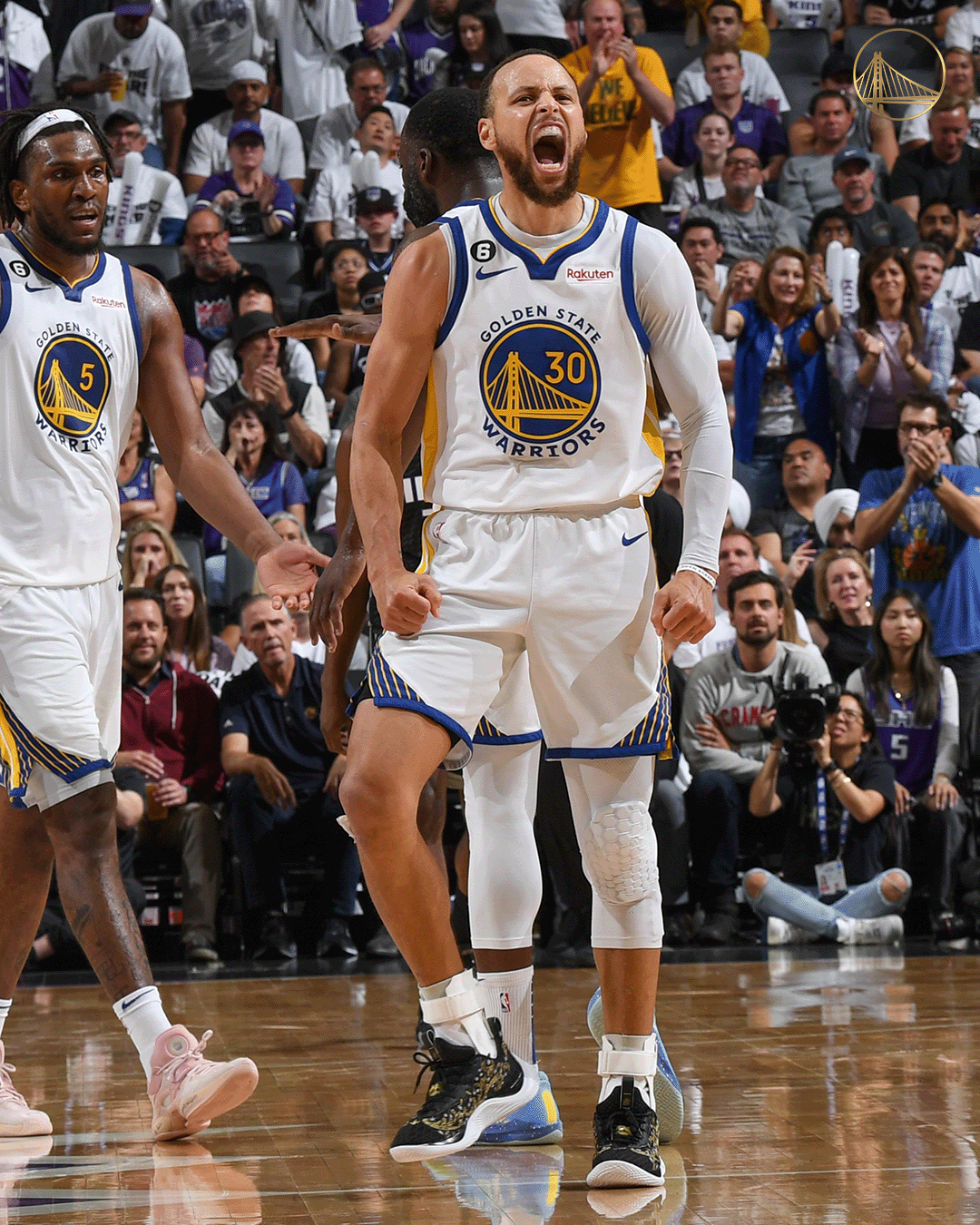 Com 50 pontos históricos de Curry, Warriors vencem Kings e avançam à semifinal na NBA