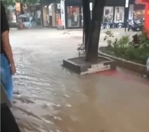 Forte temporal atinge Colatina e ruas ficam debaixo d'água