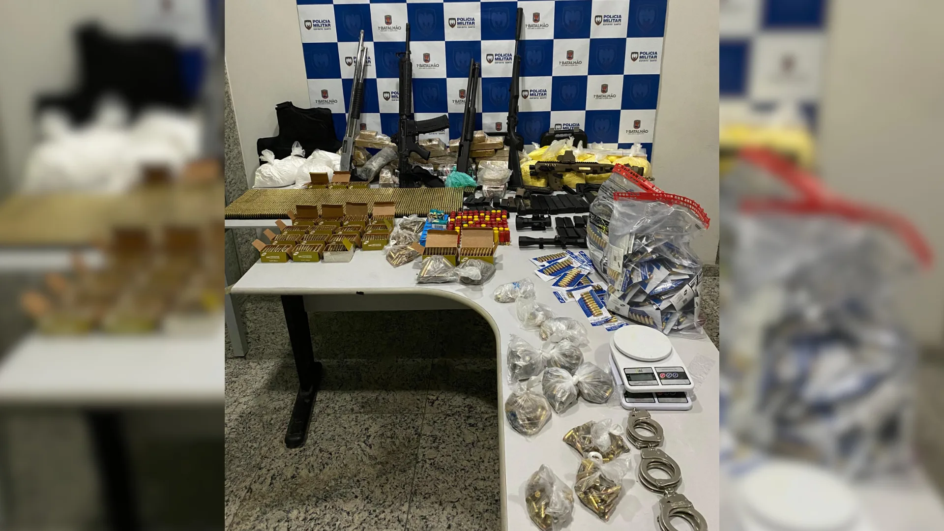 VÍDEO | PM apreende fuzil, algemas, lunetas, 8 mil munições e 41 kg de drogas em Vitória