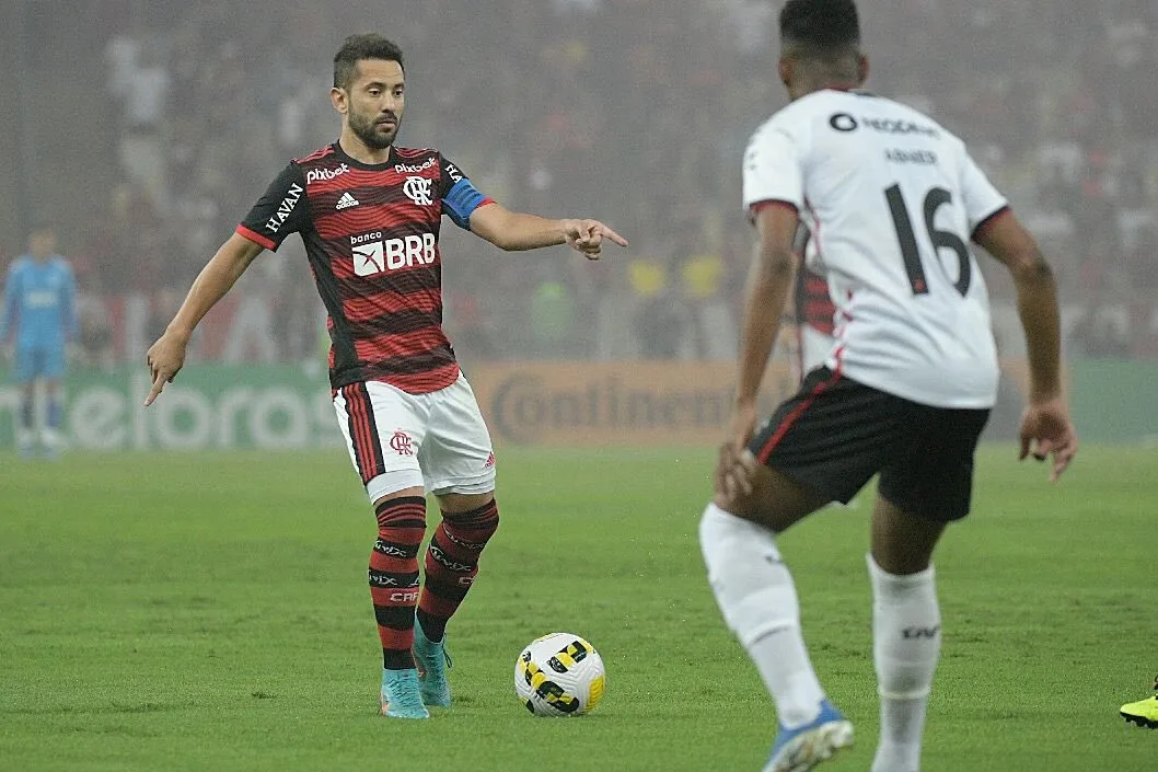 Flamengo reclama de pênalti e Felipão critica 'choradeira' após empate