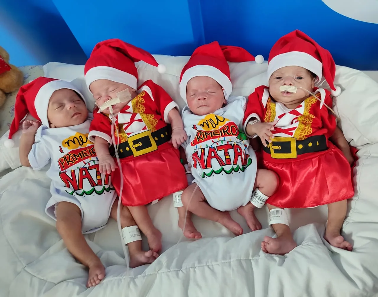 Gêmeos de Colatina: bebês são fotografados em clima de Natal