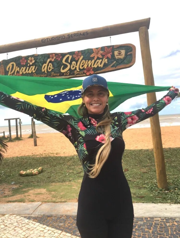 Após dez anos afastada, tricampeã capixaba retorna ao bodyboard e vai disputar Mundial na Serra