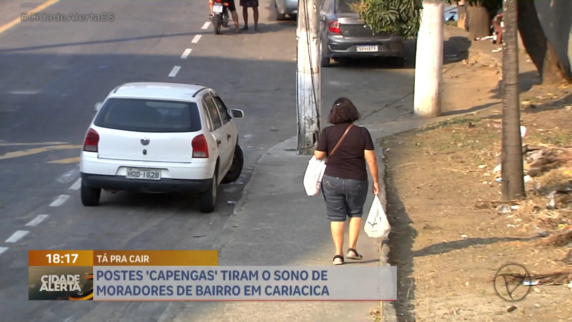 Postes em péssimas condições são ameaça para moradores de bairro de Cariacica.