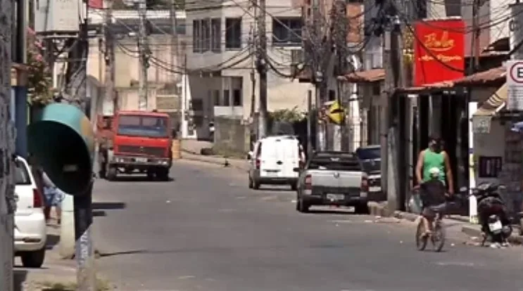 Adolescente é atingida por bala perdida e socorrida por ônibus do Transcol em Cariacica