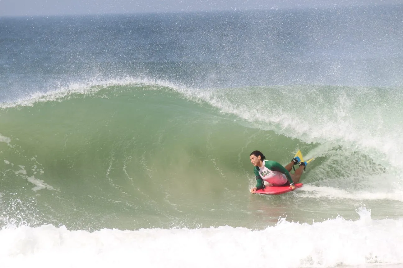 Elite do bodyboarding brasileiro surfa em peso na Barra do Jucu