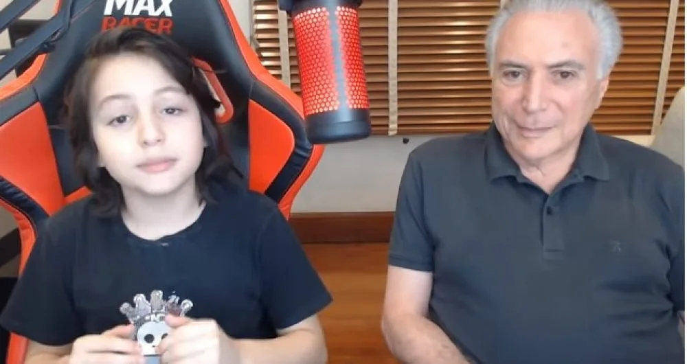 'Youtuber' Michelzinho entrevista o pai, Michel Temer