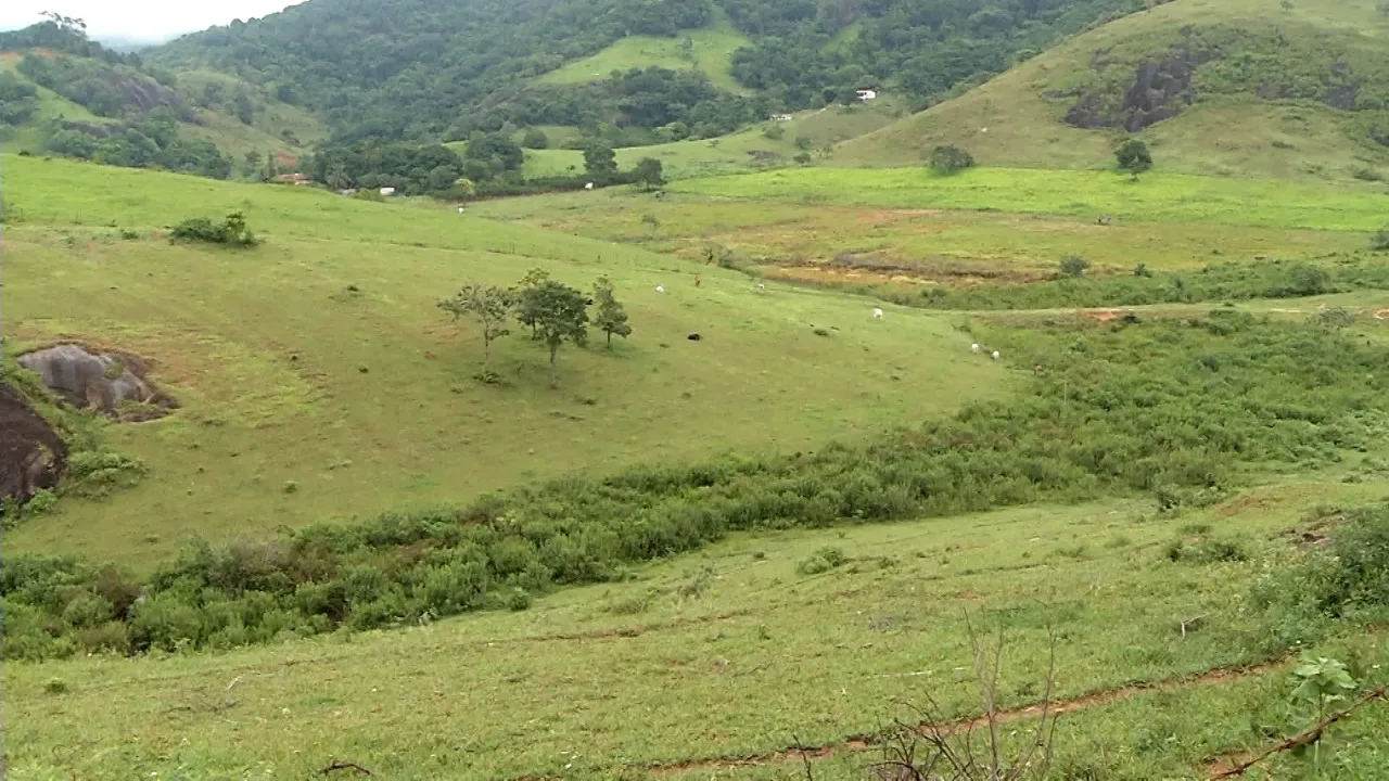 Ajudante de pedreiro é espancado até a morte e corpo é encontrado em pasto na Serra