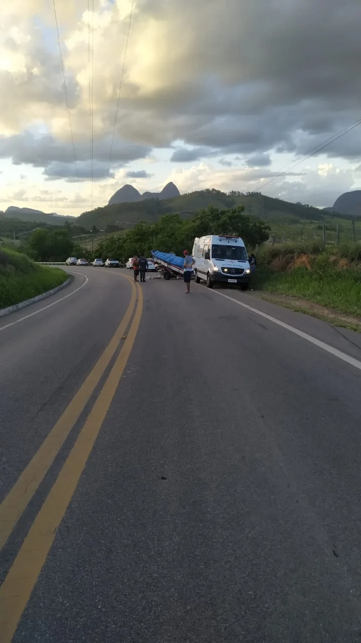 Motorista fica ferido após veículo capotar em rodovia que liga São Domingos do Norte a Águia Branca