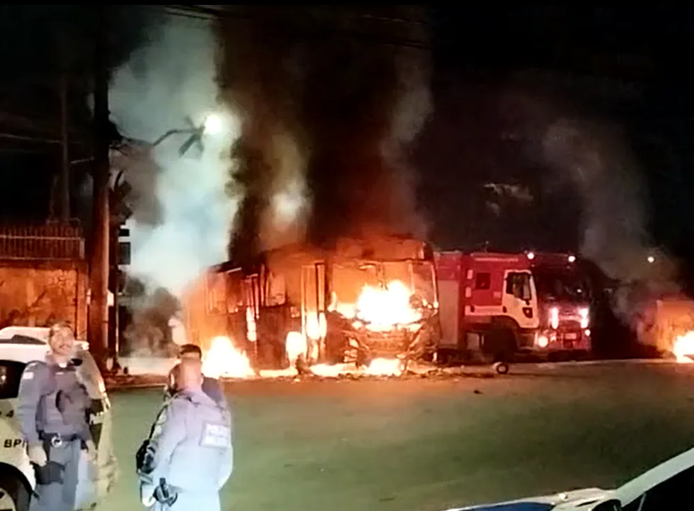 Confronto em Vila Velha: ônibus deixam de circular após protestos por morte de jovem