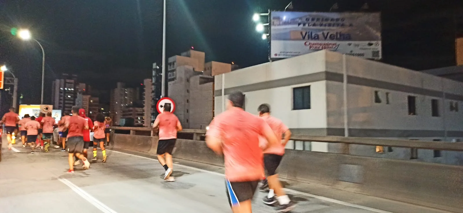 Após dois anos, Corrida das Luzes volta a iluminar a Terceira Ponte com 1,5 mil corredores