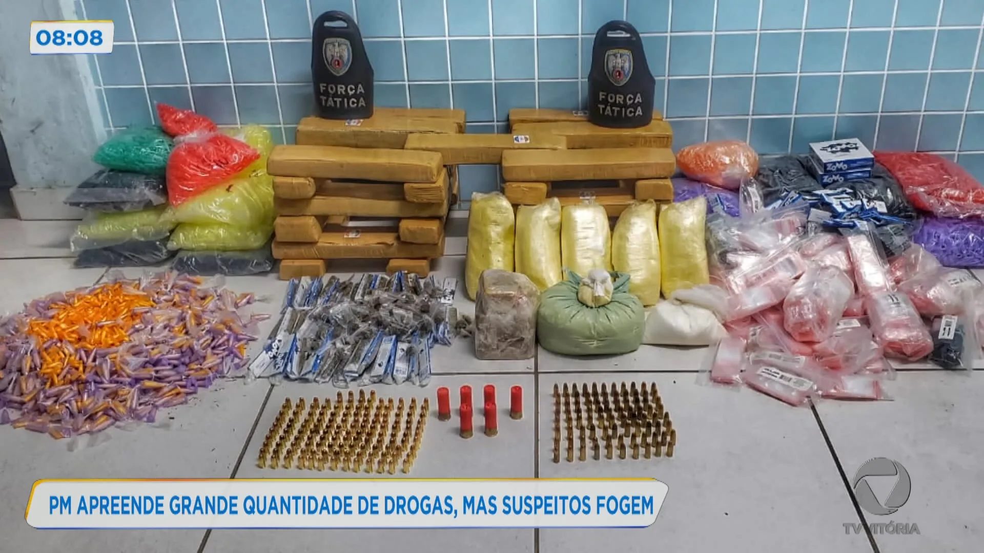 PM apreende grande quantidade de drogas, mas suspeitos fogem