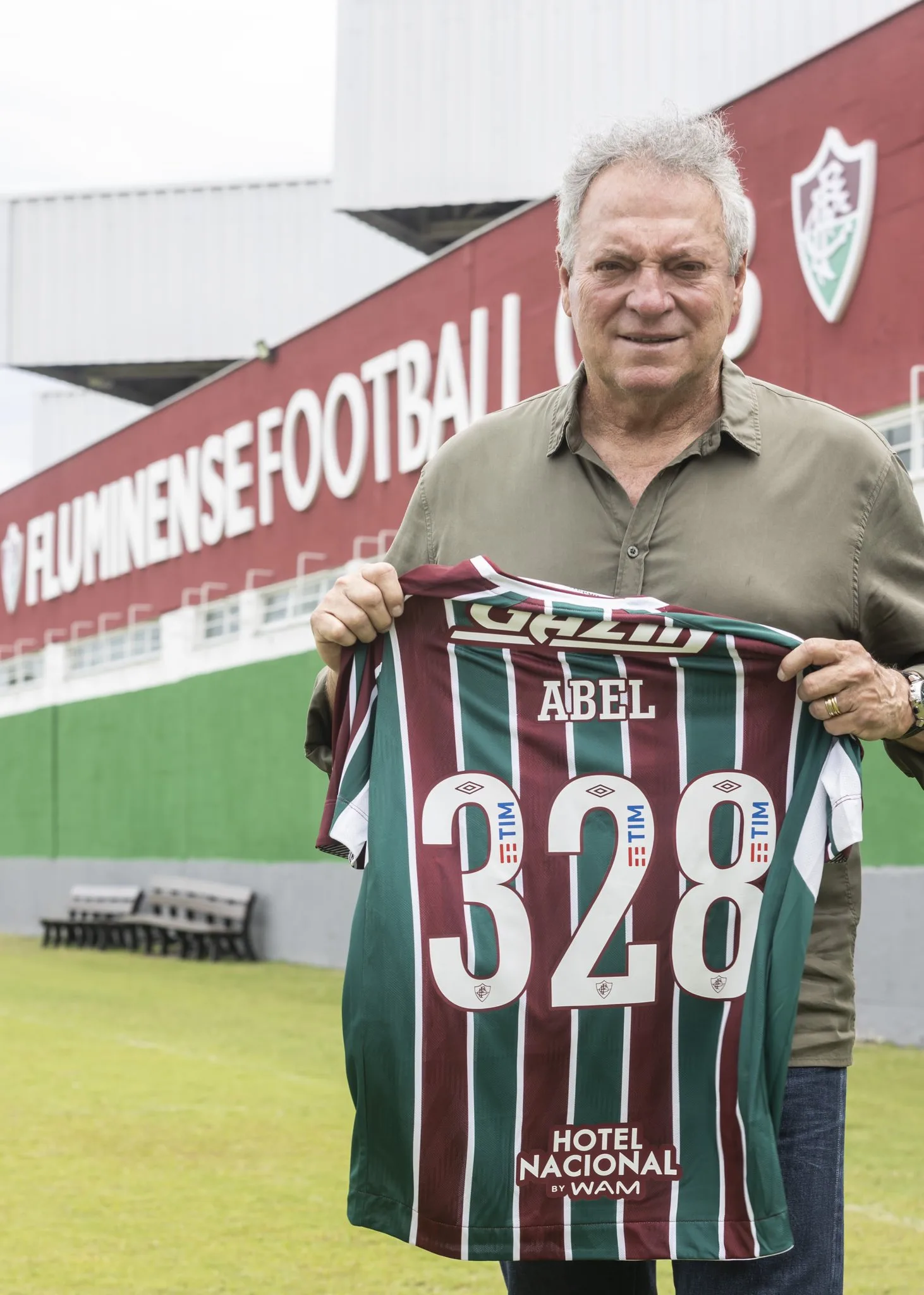 Fluminense anuncia retorno de Abel Braga, que terá sua quarta passagem no clube