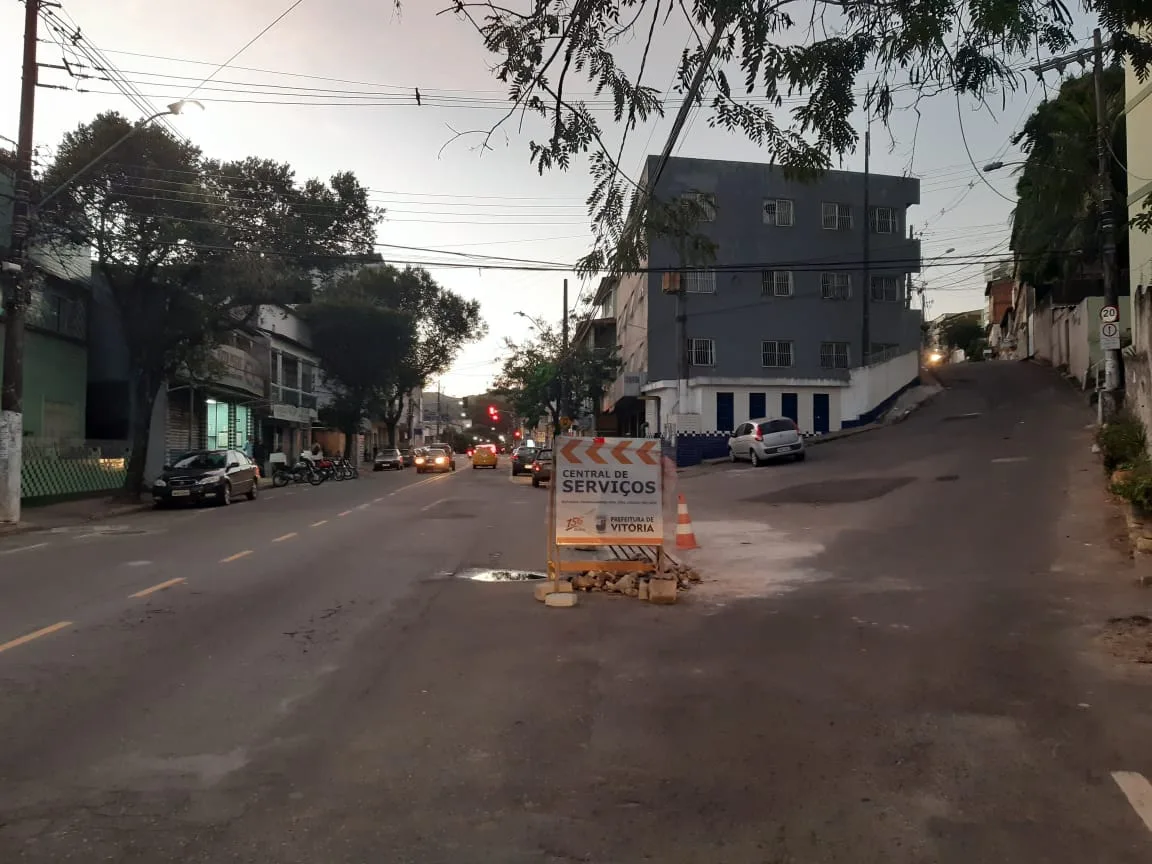 Ônibus é apedrejado na avenida Marechal Campos, em Vitória