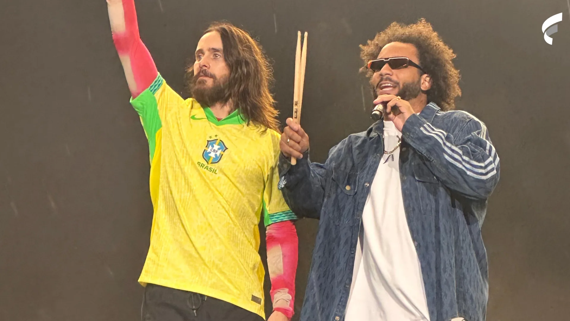 Lollapalooza 2024: Marcelo sobe no palco e toca com 30 Seconds to Mars