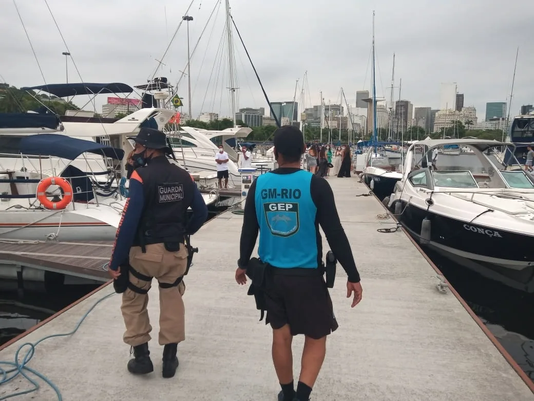 Ações no Rio contra aglomerações impedem saídas de barco e interditam 27 locais