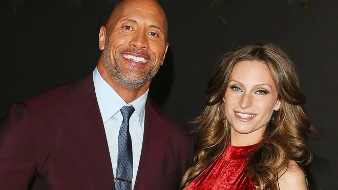 Dwayne Johnson fecha restaurante para ter lua de mel tranquila com a esposa