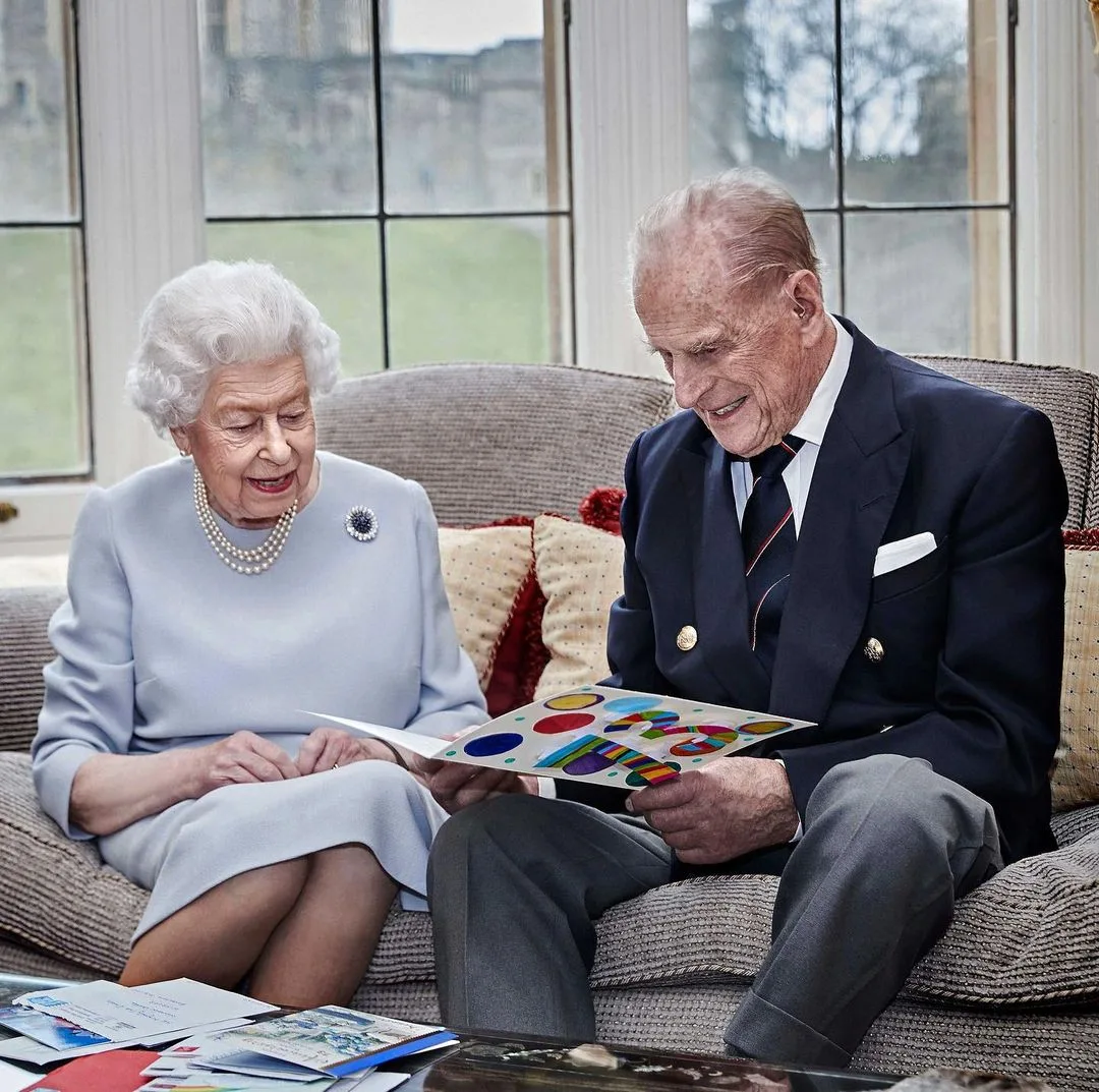 Rainha Elizabeth fala do príncipe Philip pela primeira vez desde que ele morreu