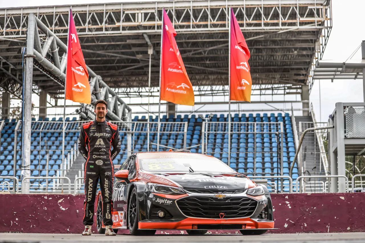 Carro da Stock Car chega em Vitória com exposição em shopping