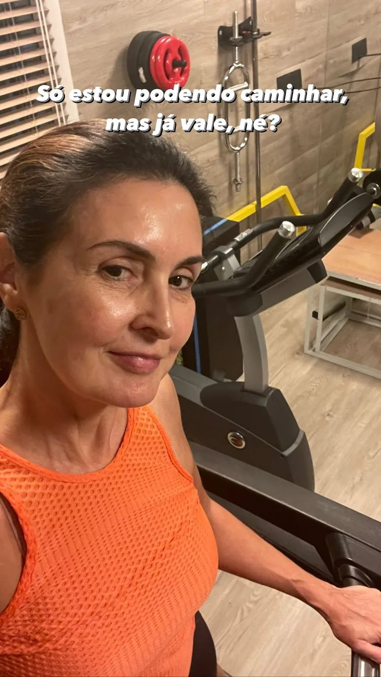 Fátima Bernardes posta foto em treino antes de cirurgia: 'só estou podendo caminhar'