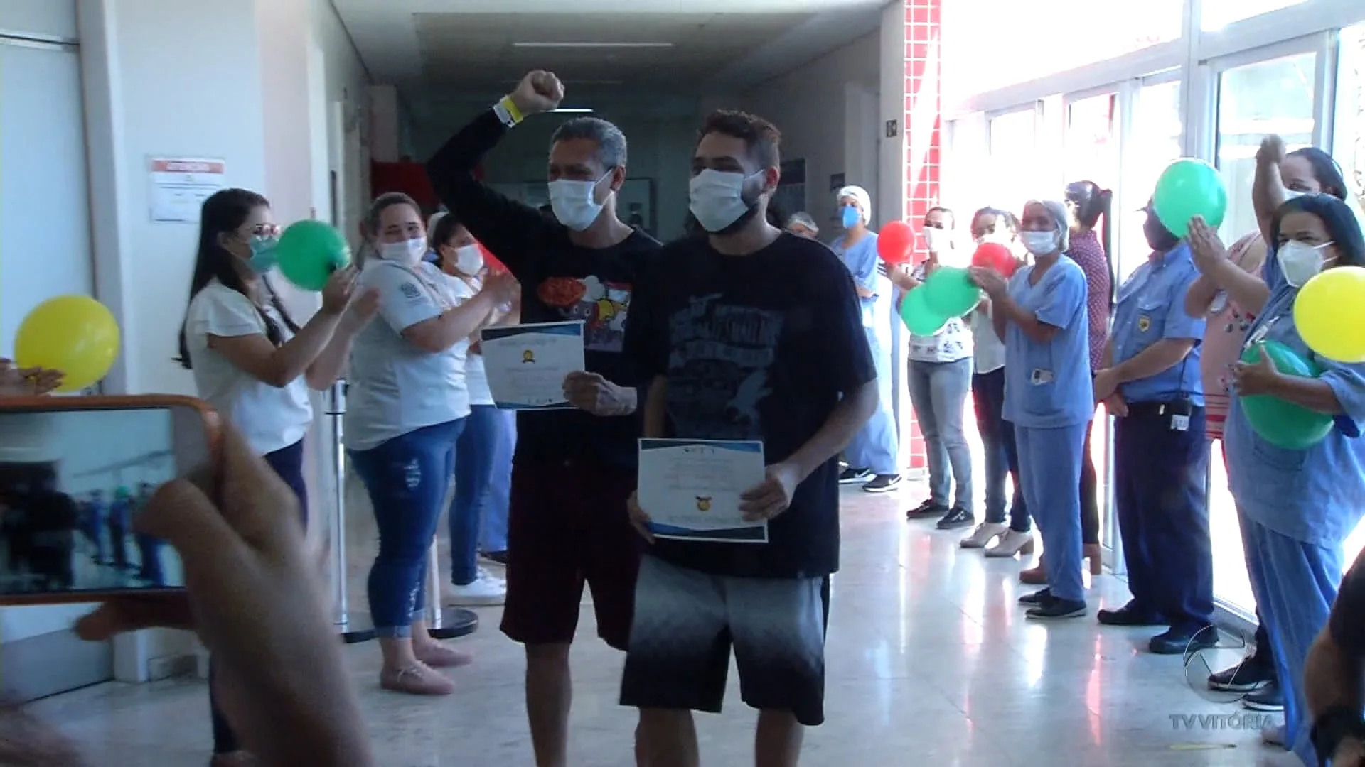 Pacientes de Manaus têm alta de hospital do ES