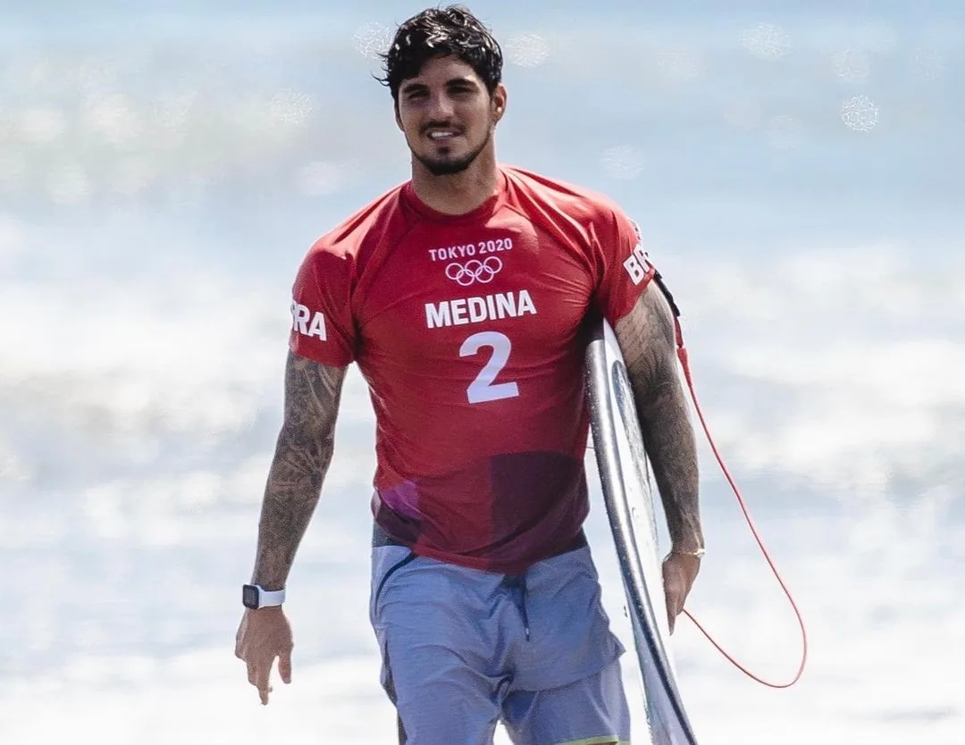 Medina e Ítalo Ferreira se classificam para as quartas de final do surfe masculino