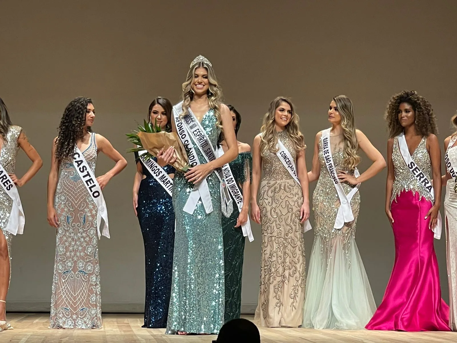 Com 1,85 de altura, universitária é eleita Miss Universo Espírito Santo 2021