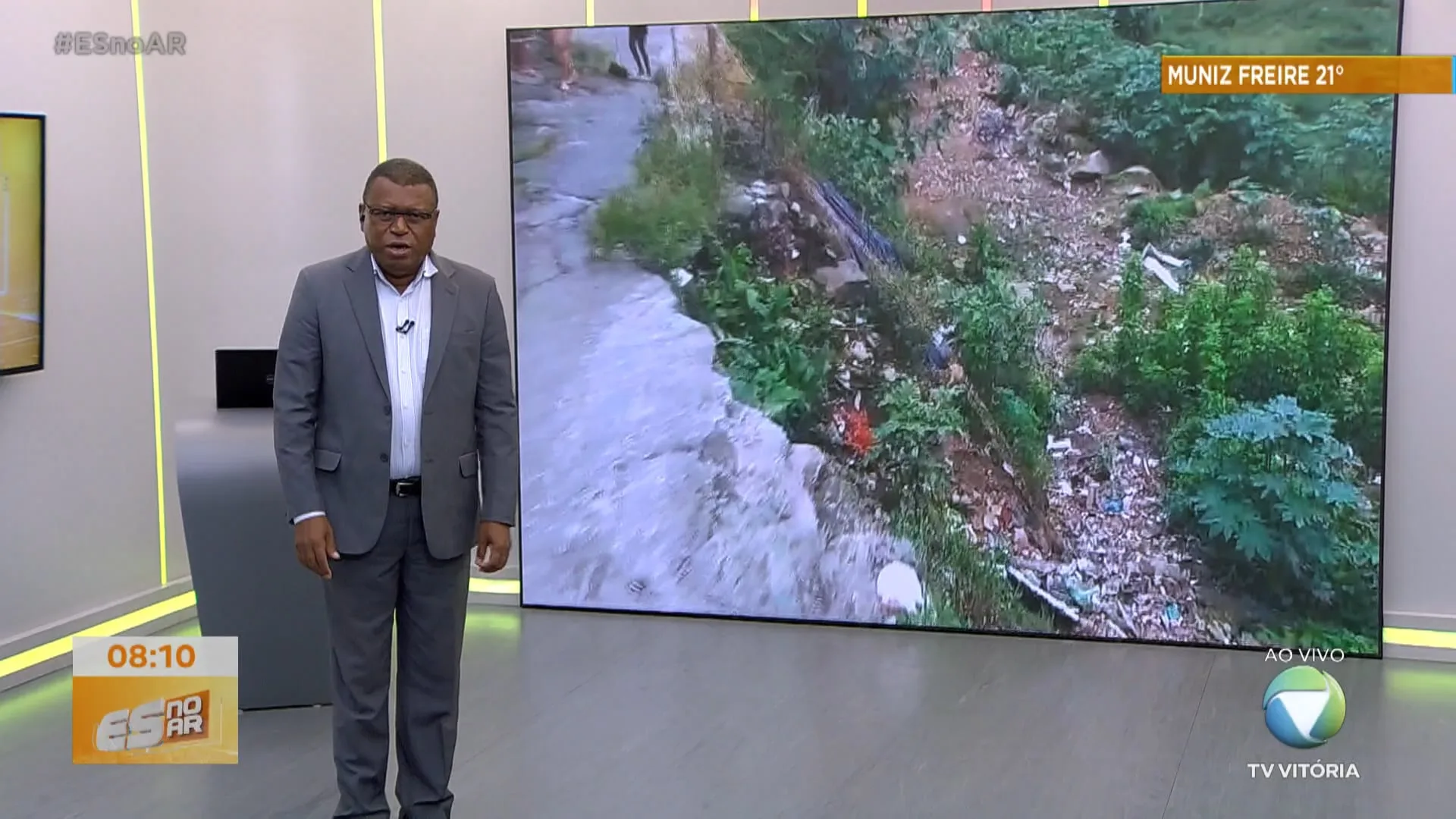 Nada mudou: um ano depois, população aguarda obra em rua que ameaça desabar