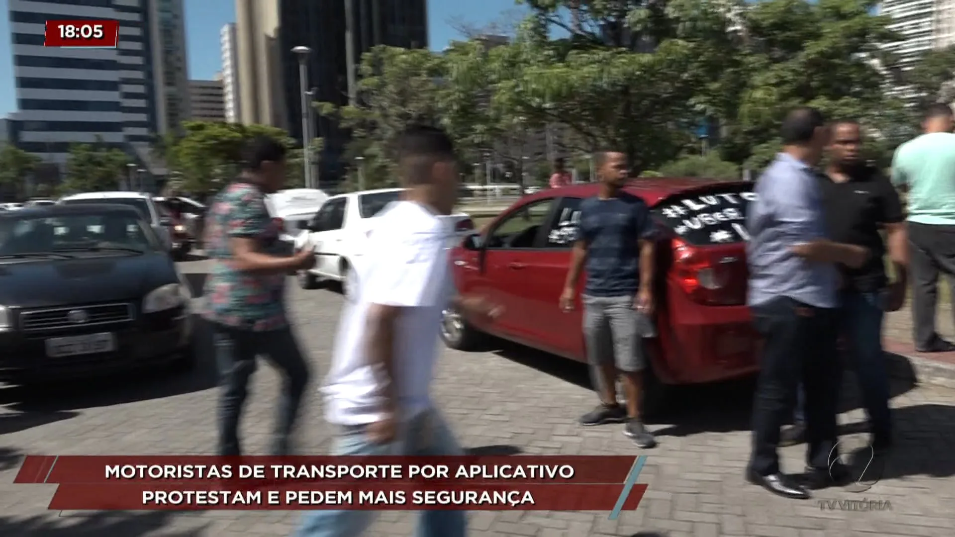 Motoristas de transporte por aplicativo protestam e pedem mais segurança