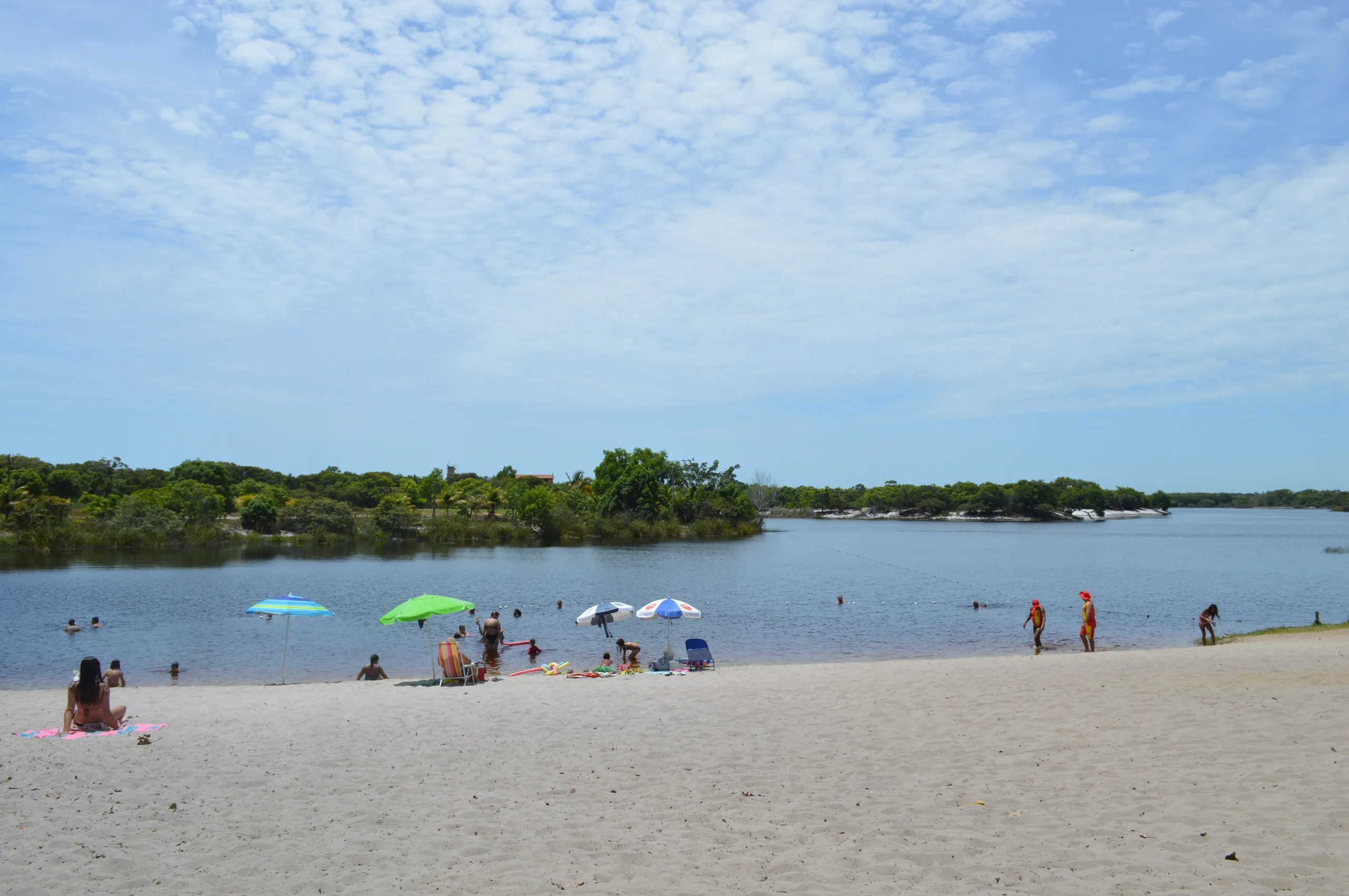 Lagoa Guanandy em Itapemirim atrai turistas que buscam sossego no verão