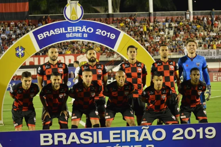 Atlético-GO vence, segue caça ao líder Bragantino e estende jejum do Figueirense
