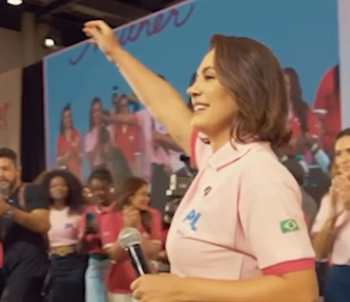 Precisamos "macetar" legalização do aborto e das drogas, diz Michelle em evento do PL Mulher