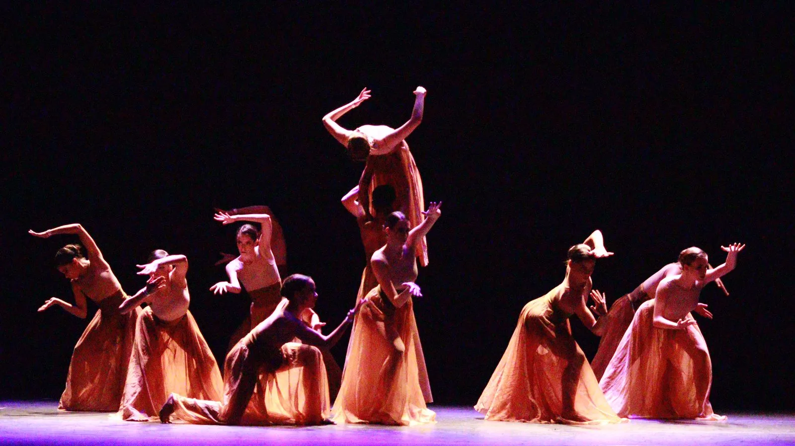 Bailarinos do ES conquistam 6 prêmios no maior festival de dança do mundo