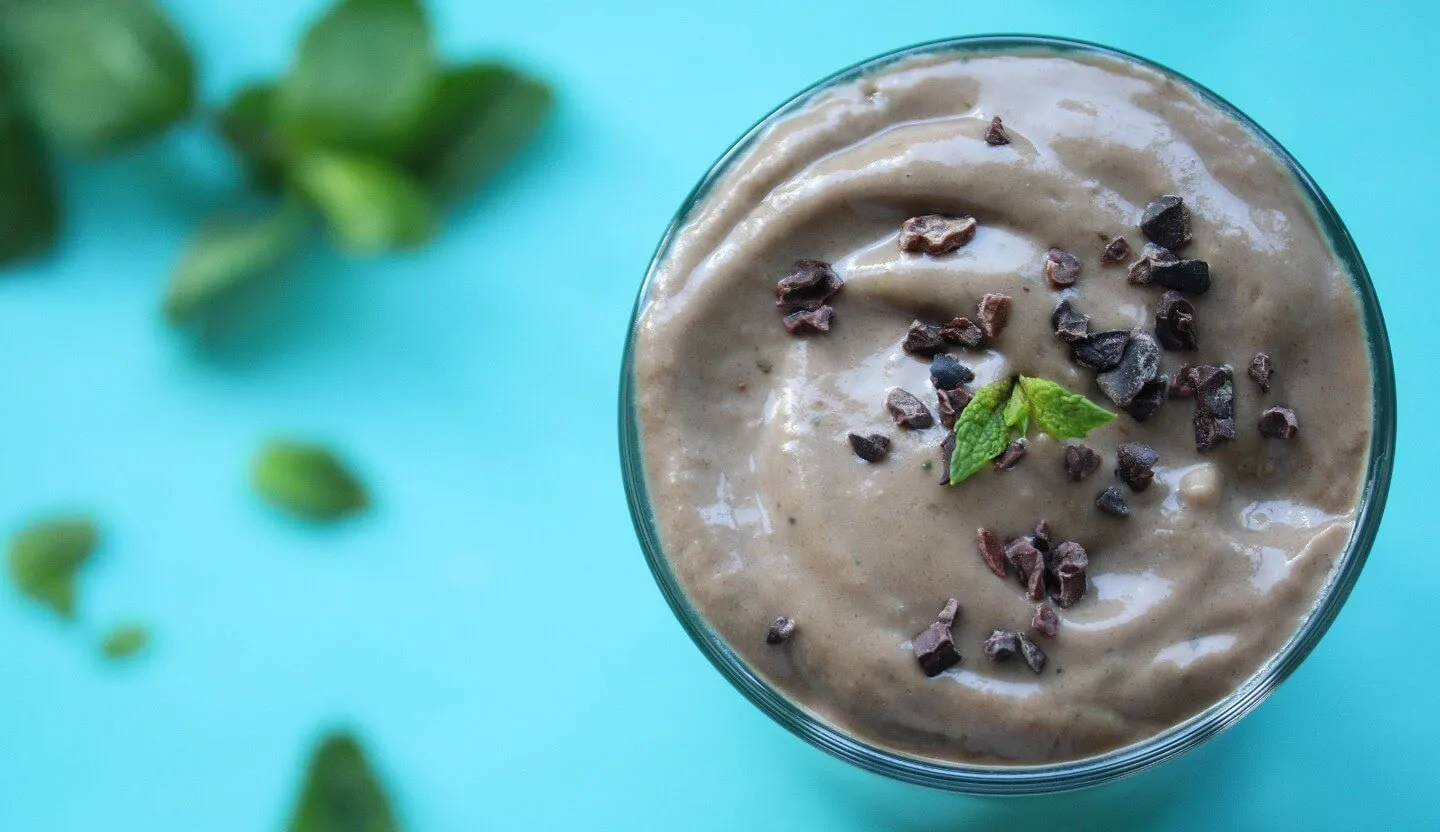 Aprenda 8 receitas de bebidas saudáveis e refrescantes para o verão