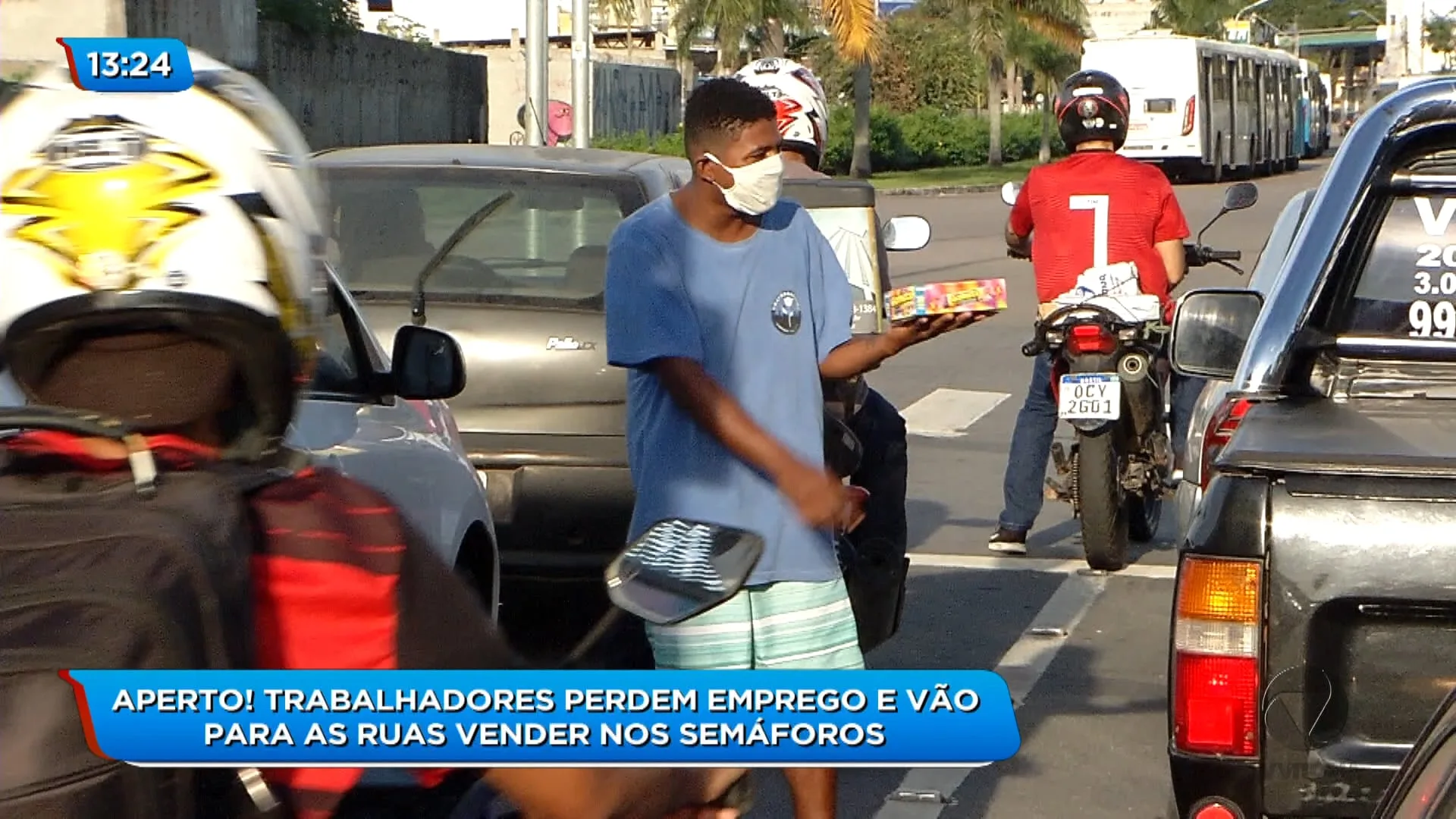 Trabalhadores que perderam o emprego vão para as ruas vender nos semáforos