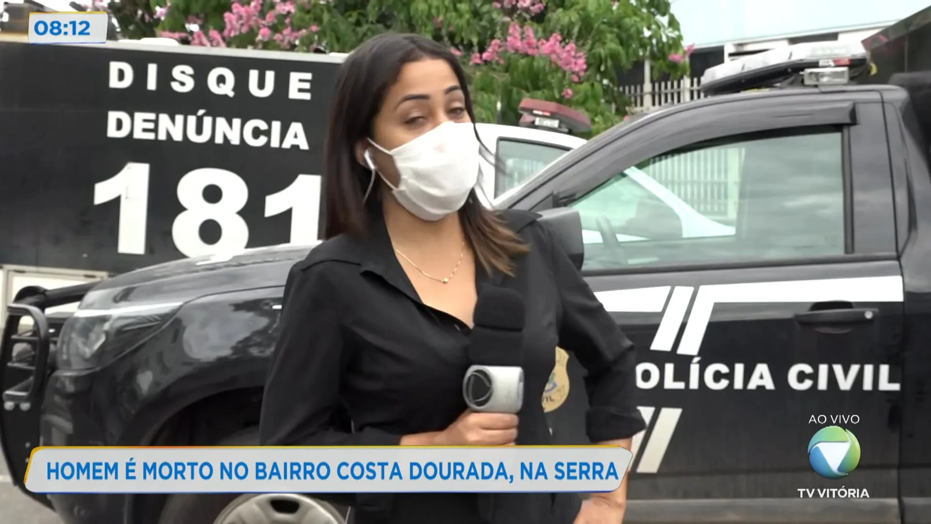 Homem é moto no bairro Costa Dourada, na Serra