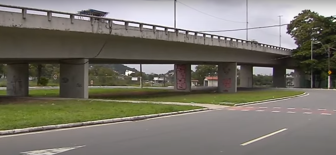 Homem é sequestrado, espancado e leva tiro na mão em Vitória